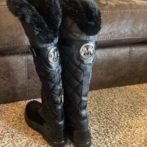 NWOT Michael Kors, quilted boots, faux fur.
